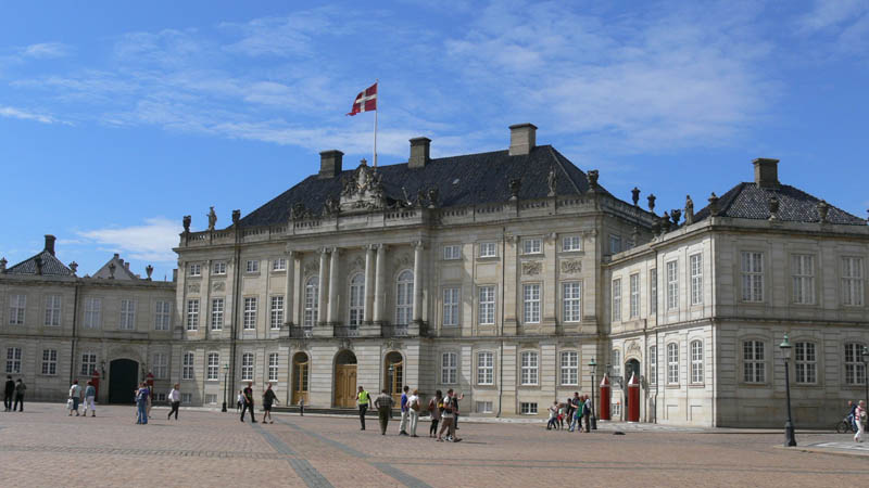 Amalienborg-Slot-i-Kobenhavn